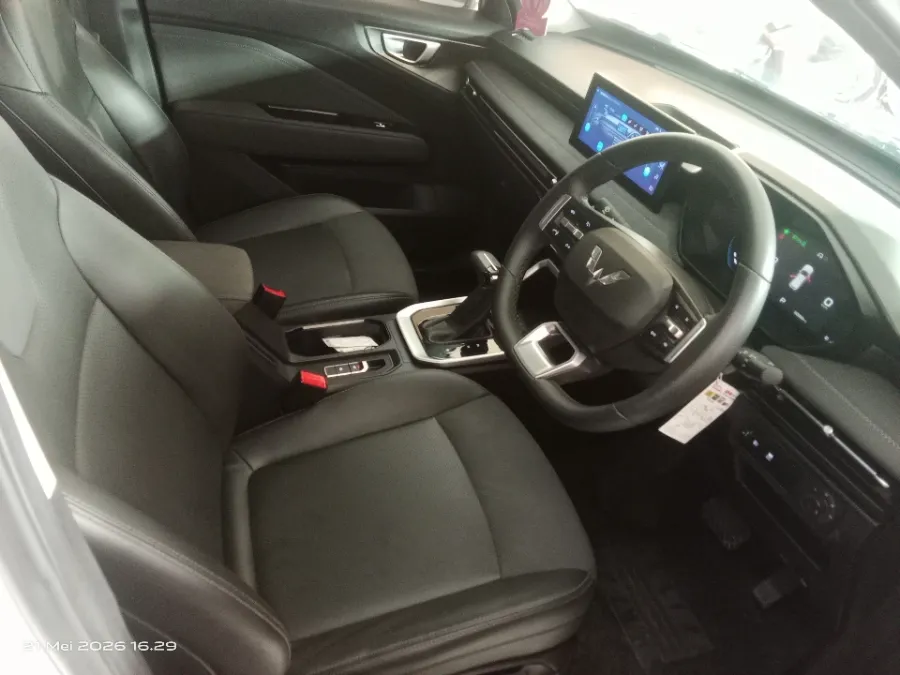 Foto Mobil Bekas Kabin Depan Wuling Alvez 1.5 CE tahun 2023