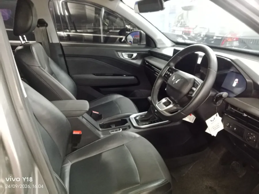 Foto Mobil Bekas Kabin Depan Wuling Alvez 1.5 CE tahun 2023