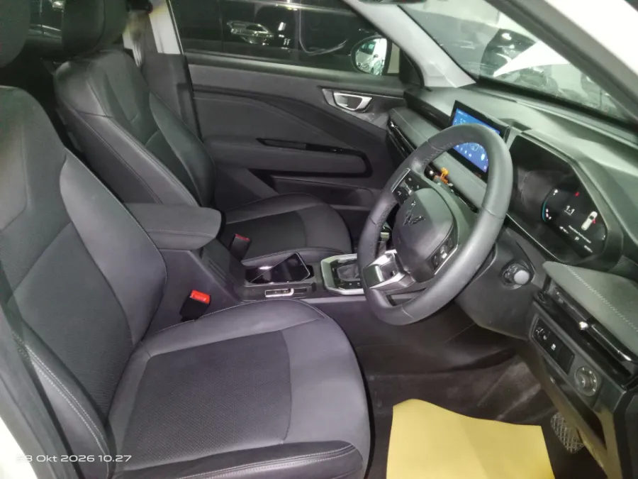 Foto Mobil Bekas Kabin Depan Wuling Alvez 1.5 CE tahun 2023