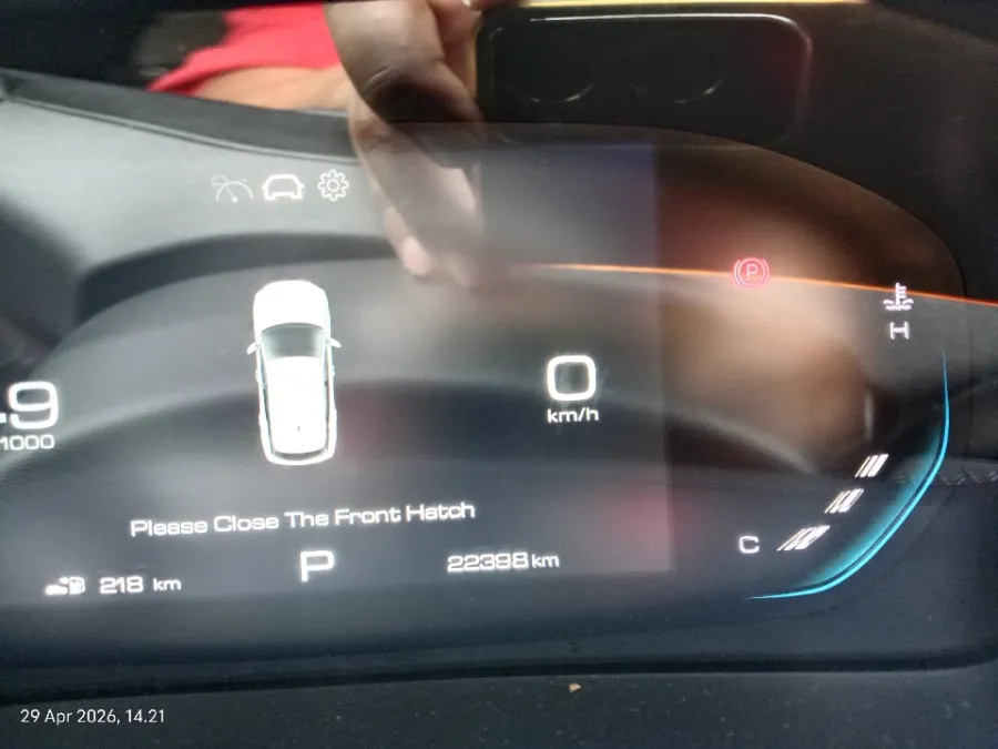 Foto Mobil Bekas Odometer Wuling Alvez 1.5 CE tahun 2023