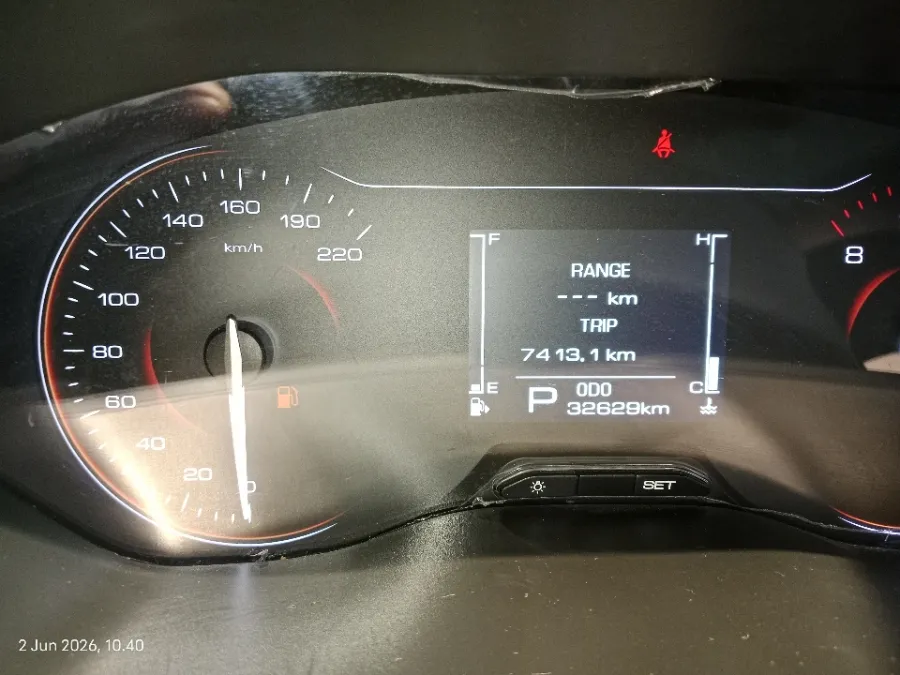 Foto Mobil Bekas Odometer Wuling Alvez 1.5 CE tahun 2024