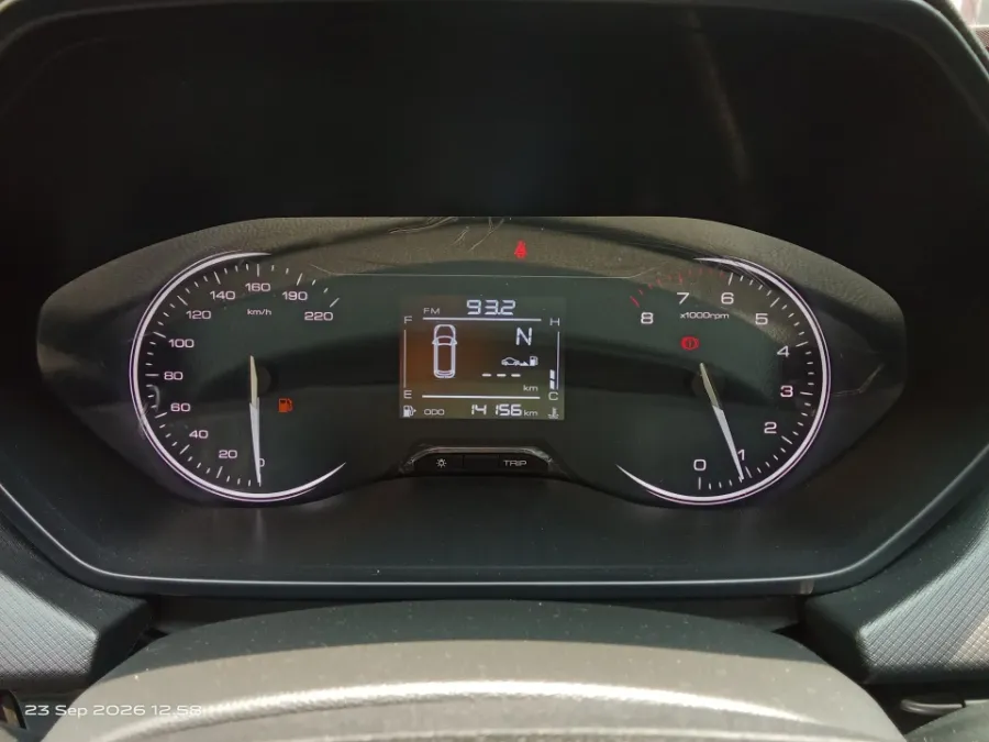 Foto Mobil Bekas Odometer Wuling Alvez 1.5 CE tahun 2025