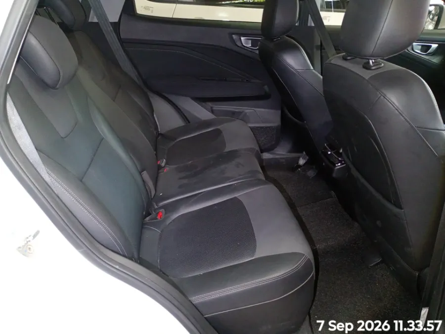 Foto Mobil Bekas Kabin Belakang Wuling Alvez 1.5 EX tahun 2023