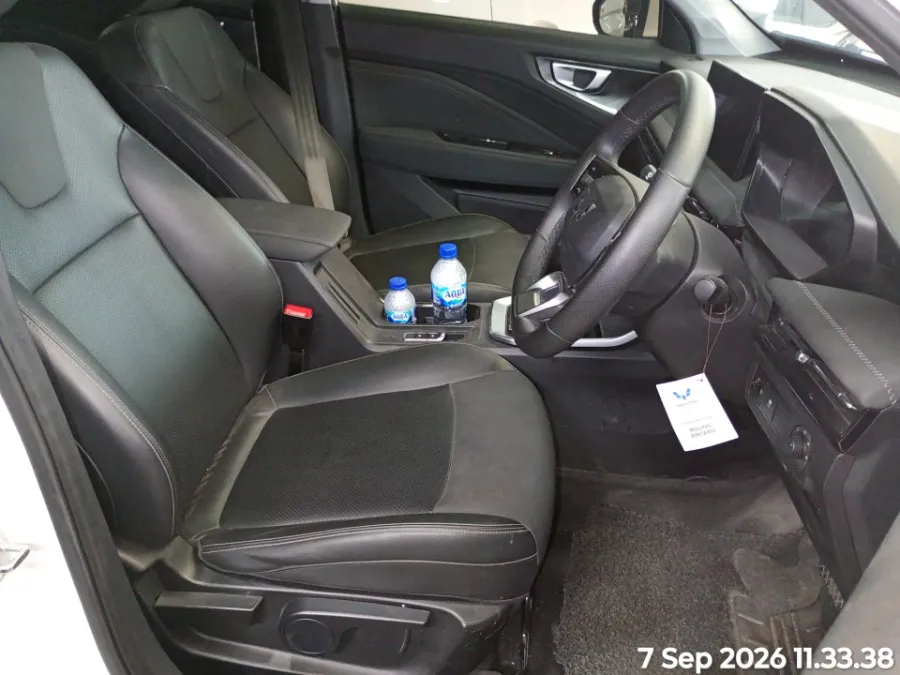 Foto Mobil Bekas Kabin Depan Wuling Alvez 1.5 EX tahun 2023