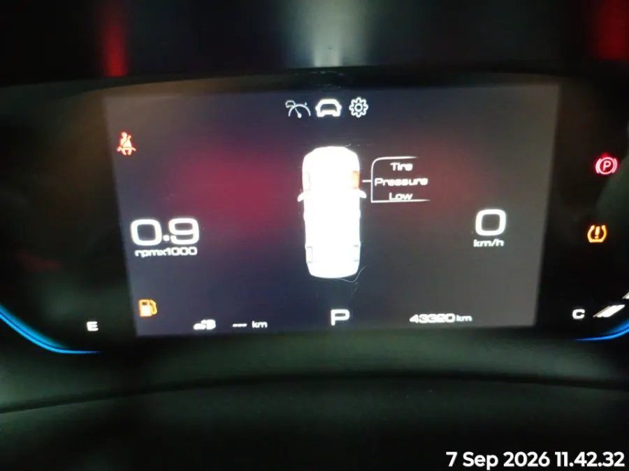 Foto Mobil Bekas Odometer Wuling Alvez 1.5 EX tahun 2023