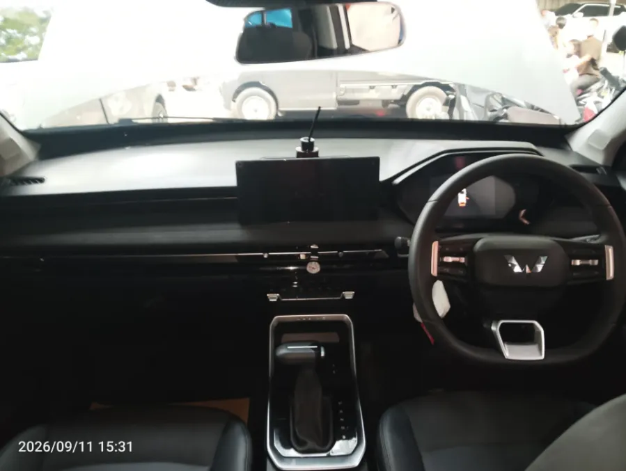 Foto Mobil Bekas Dashboard Wuling Alvez 1.5 EX tahun 2024