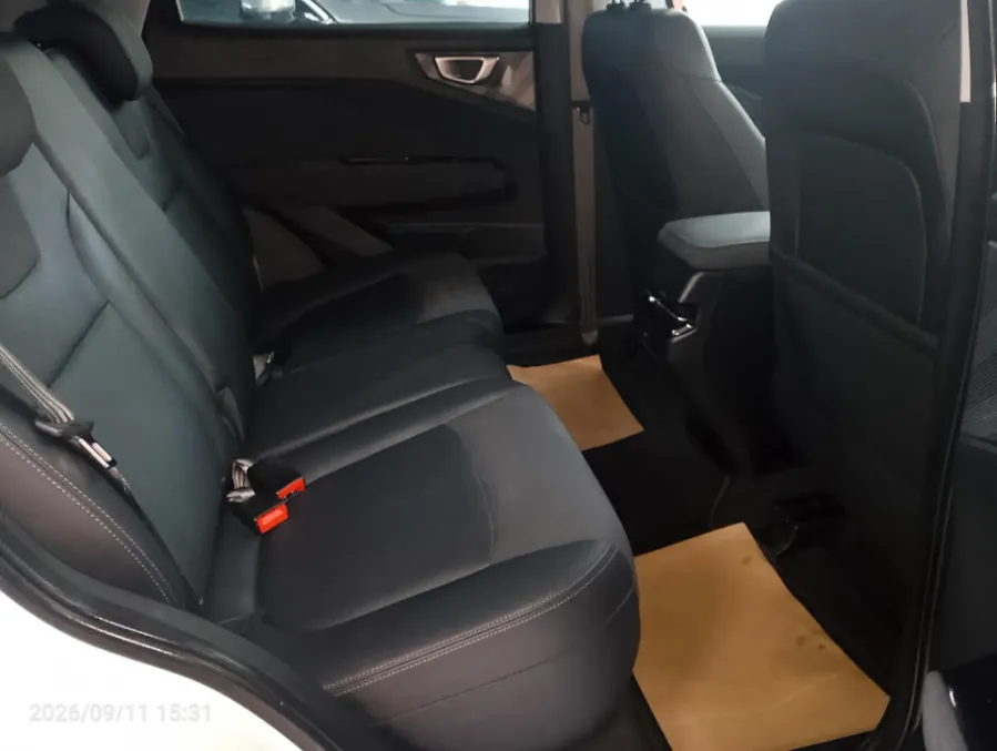 Foto Mobil Bekas Kabin Belakang Wuling Alvez 1.5 EX tahun 2024