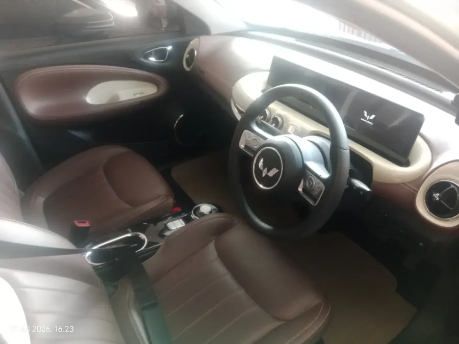 Foto Mobil Bekas Kabin Depan Wuling Binguo Premium Range tahun 2024