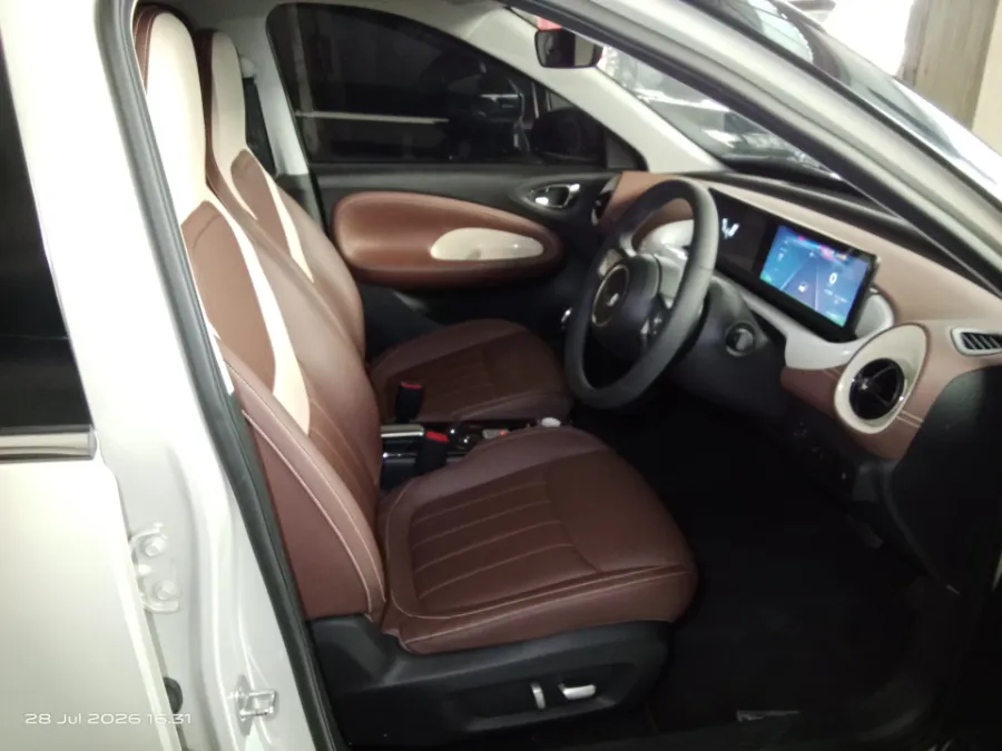 Foto Mobil Bekas Kabin Depan Wuling Binguo Premium Range tahun 2024