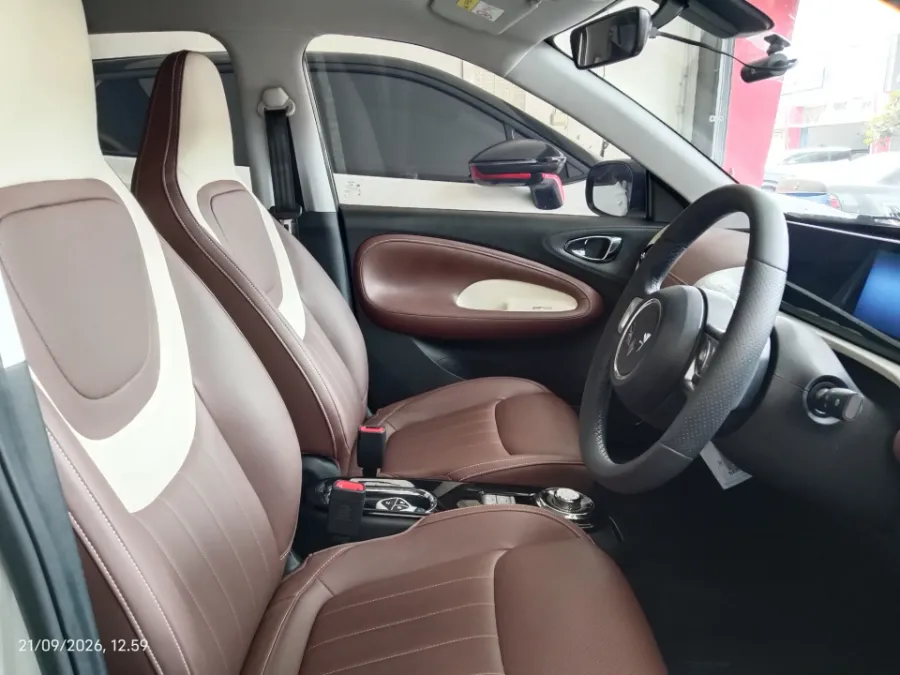 Foto Mobil Bekas Kabin Depan Wuling Binguo Premium Range tahun 2024