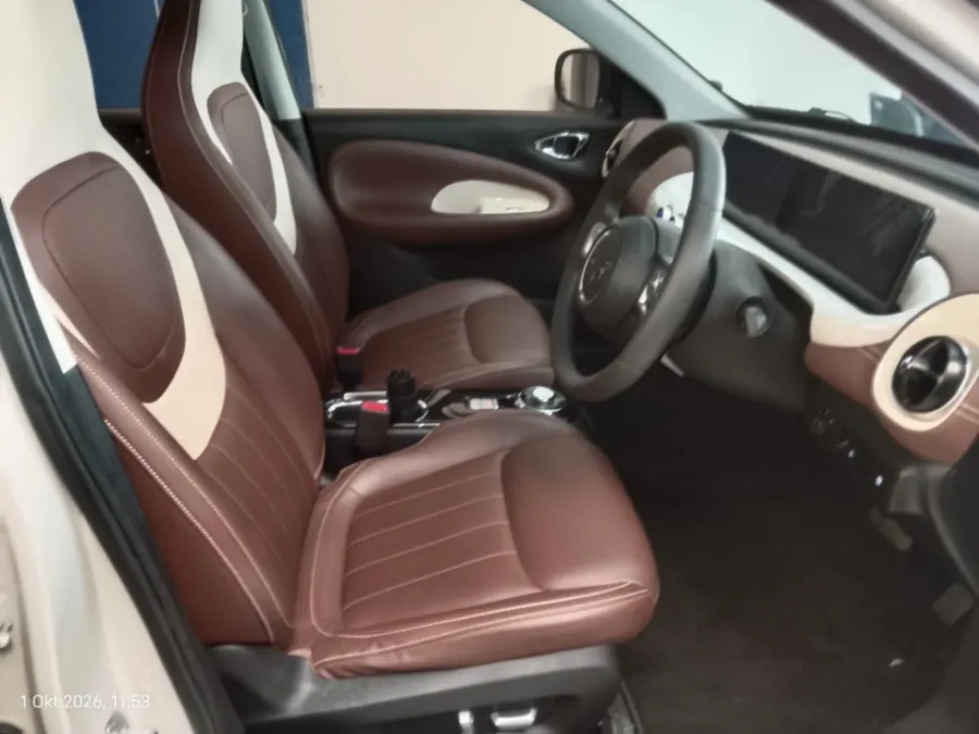 Foto Mobil Bekas Kabin Depan Wuling Binguo Premium Range tahun 2024