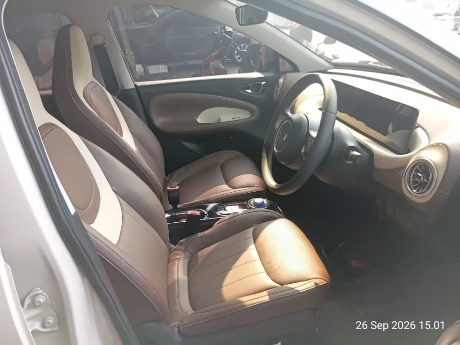 Foto Mobil Bekas Kabin Depan Wuling Binguo Premium Range tahun 2024