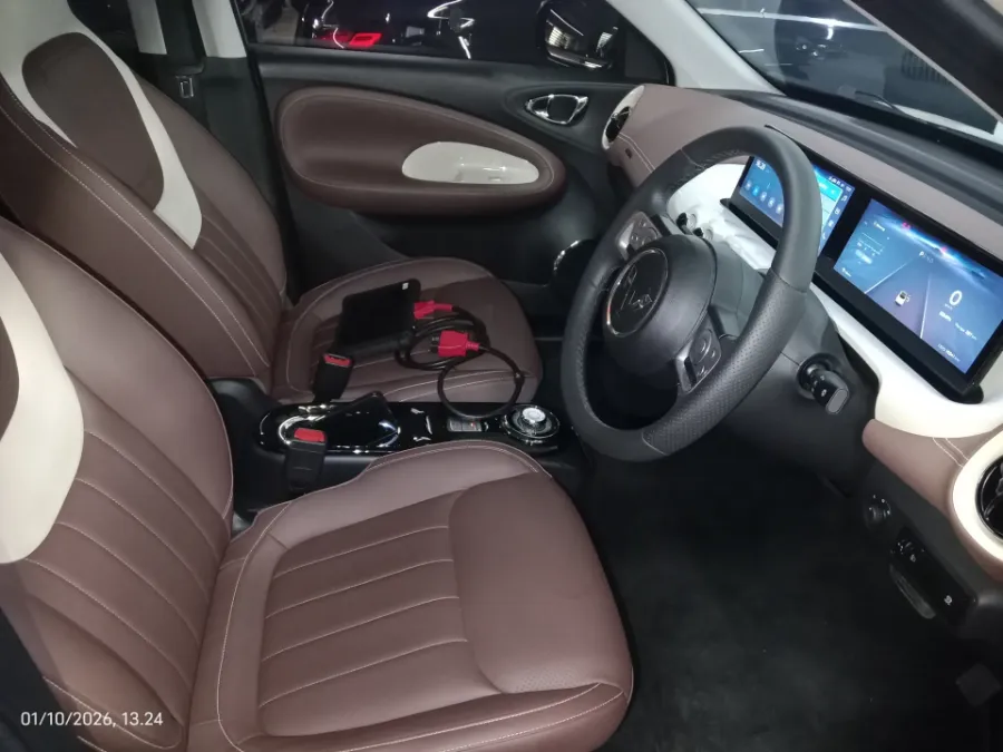 Foto Mobil Bekas Kabin Depan Wuling Binguo Premium Range tahun 2024