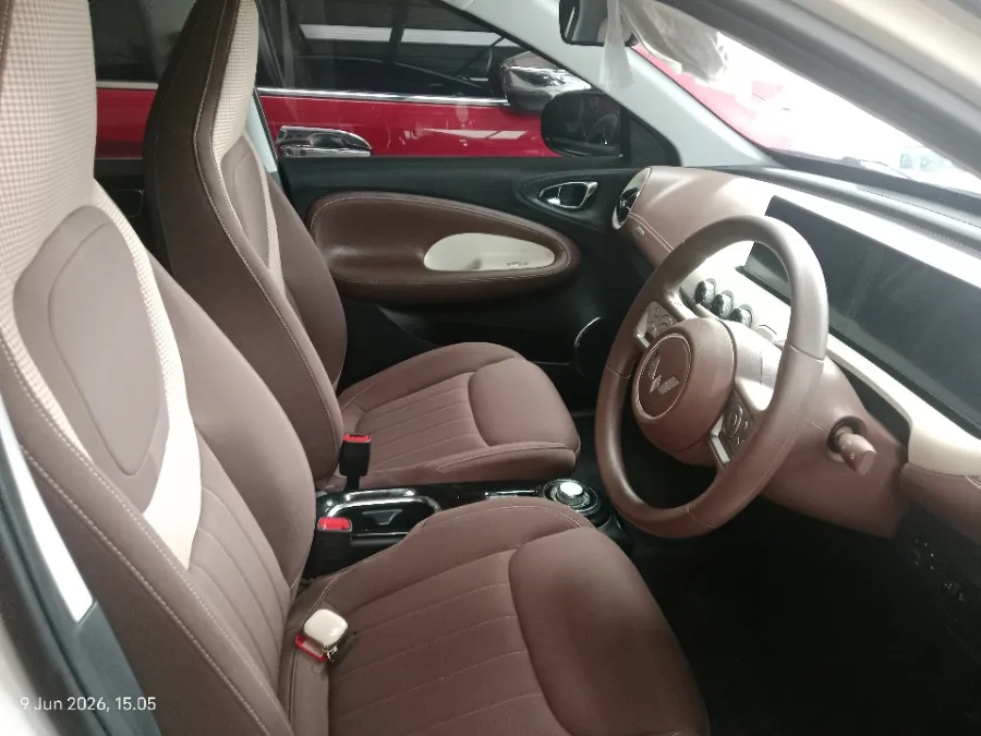 Foto Mobil Bekas Kabin Depan Wuling Binguo Premium Range tahun 2025