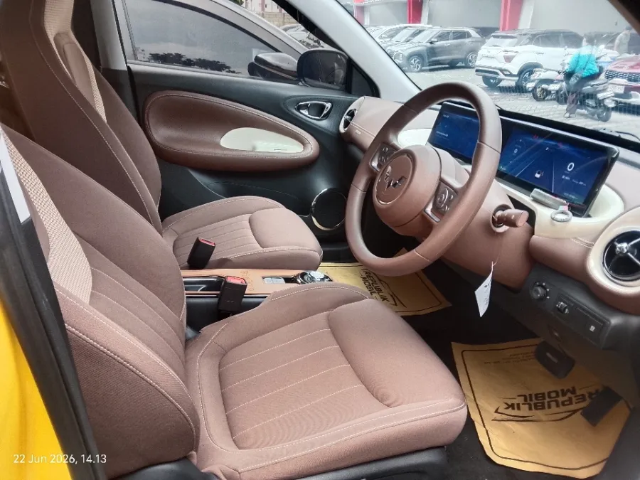 Foto Mobil Bekas Kabin Depan Wuling Binguo Premium Range tahun 2025