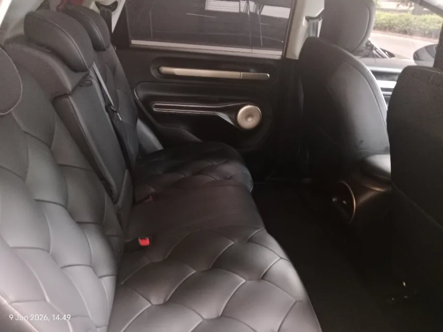Foto Mobil Bekas Kabin Belakang Wuling Cloud EV Long Range tahun 2024