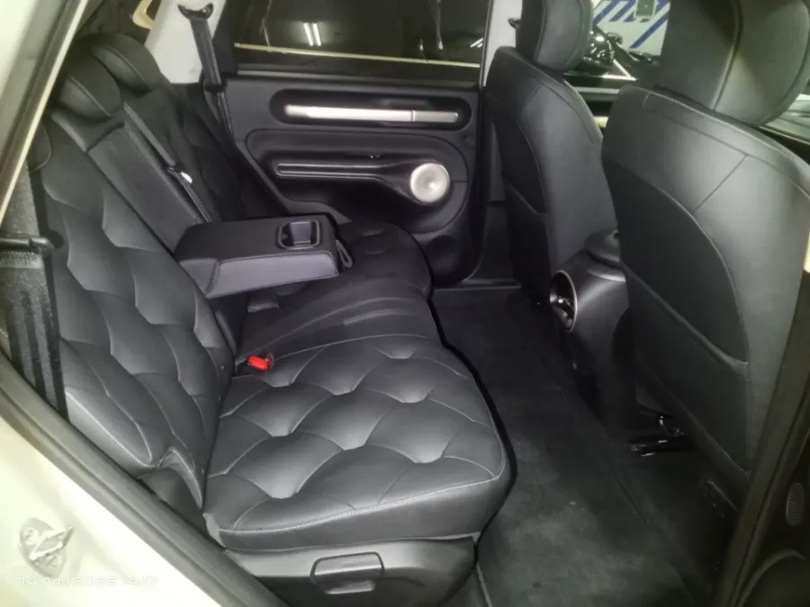 Foto Mobil Bekas Kabin Belakang Wuling Cloud EV Long Range tahun 2024