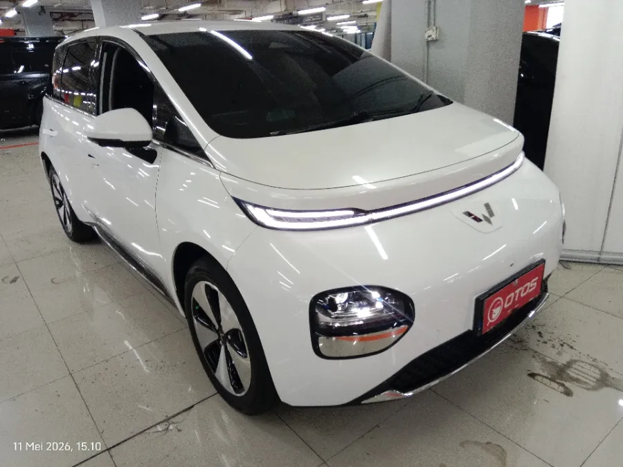 Foto Mobil Bekas Kanan Depan Wuling Cloud EV Long Range tahun 2024