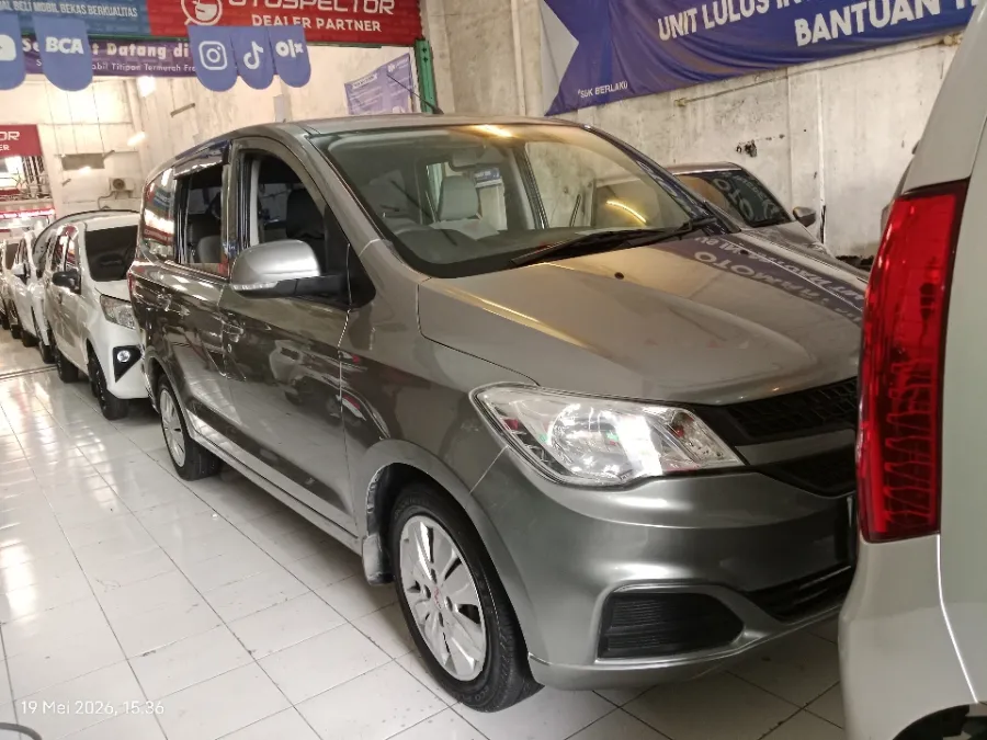 Foto Mobil Bekas Kanan Depan Wuling Confero 1.5 tahun 2021