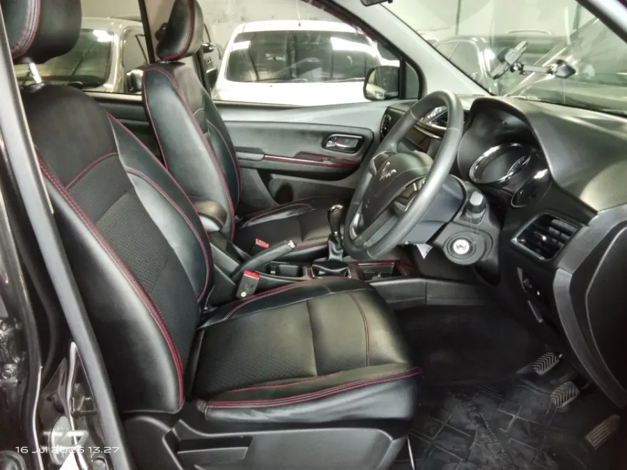 Foto Mobil Bekas Kabin Depan Wuling Confero 1.5 S C tahun 2019