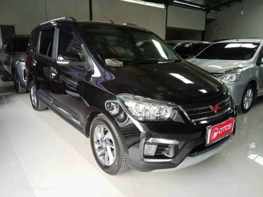 Foto Mobil Bekas Kanan Depan Wuling Confero 1.5 S C tahun 2019