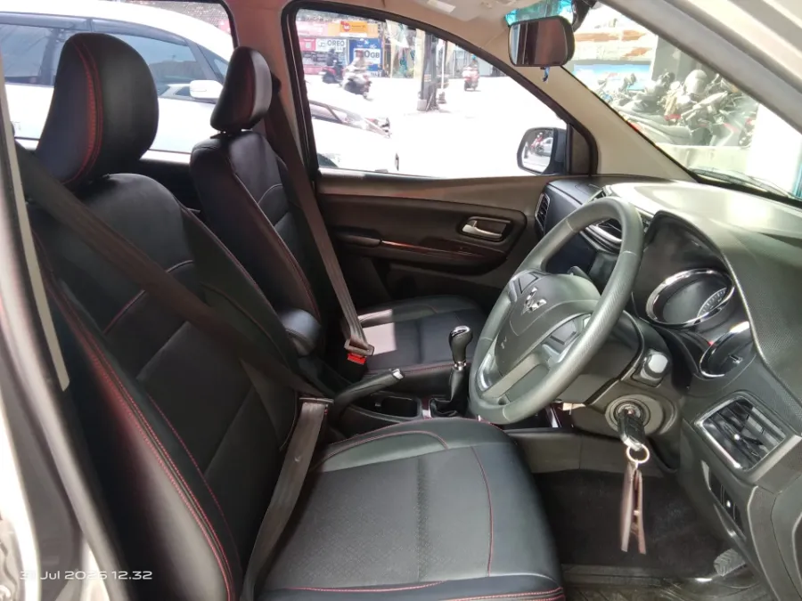 Foto Mobil Bekas Kabin Depan Wuling Confero 1.5 S C tahun 2021