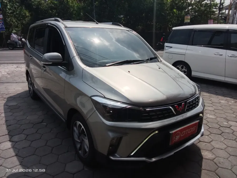 Foto Mobil Bekas Kanan Depan Wuling Confero 1.5 S C tahun 2021