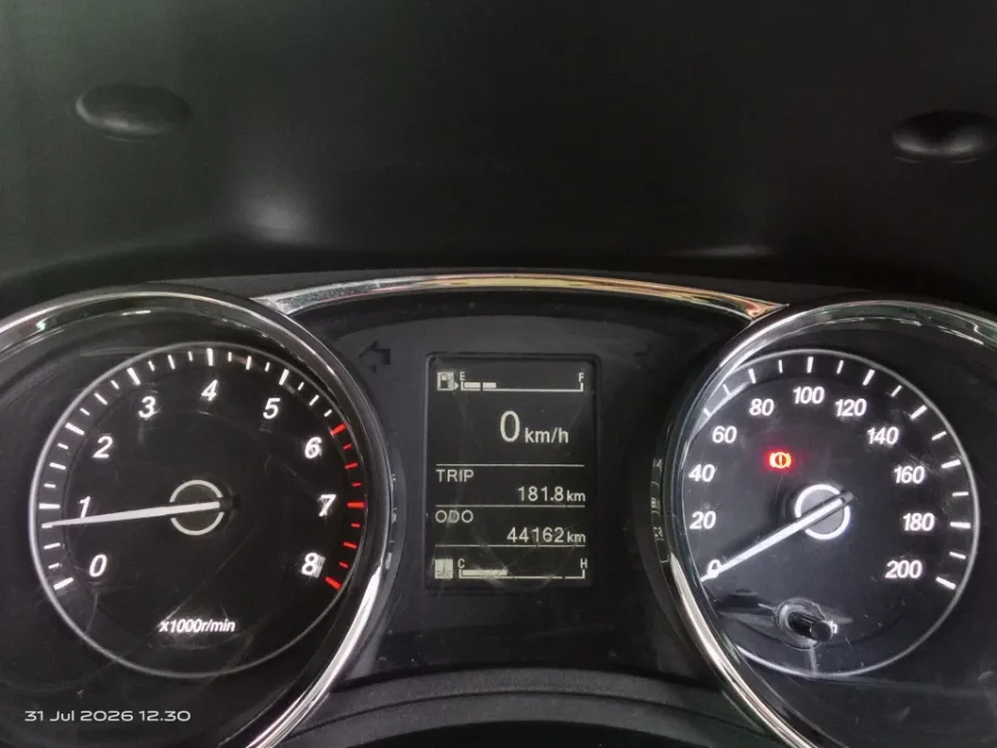 Foto Mobil Bekas Odometer Wuling Confero 1.5 S C tahun 2021