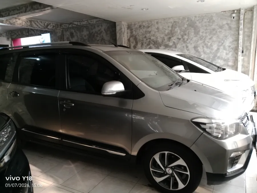 Foto Mobil Bekas Kanan Depan Wuling Confero S 1.5 C tahun 2020