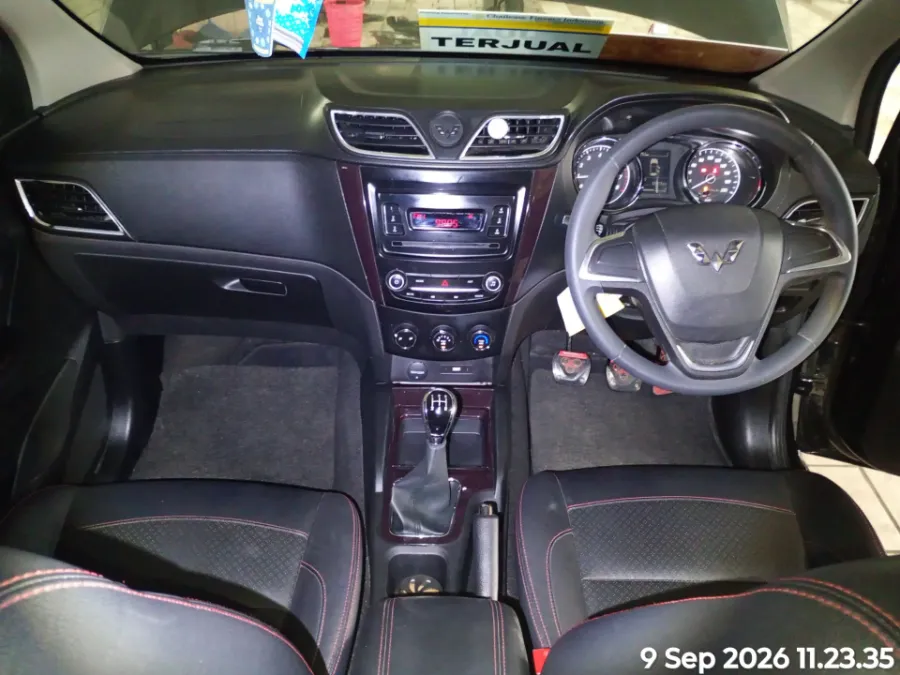 Foto Mobil Bekas Dashboard Wuling Confero S 1.5 C tahun 2021