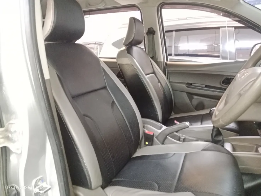 Foto Mobil Bekas Kabin Depan Wuling Confero S 1.5 C tahun 2021