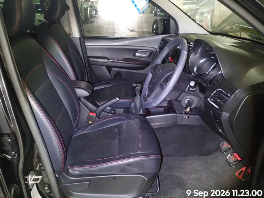 Foto Mobil Bekas Kabin Depan Wuling Confero S 1.5 C tahun 2021