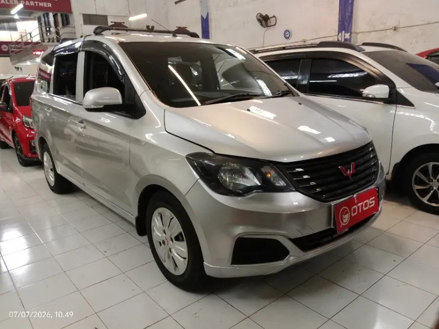 Foto Mobil Bekas Kanan Depan Wuling Confero S 1.5 C tahun 2021