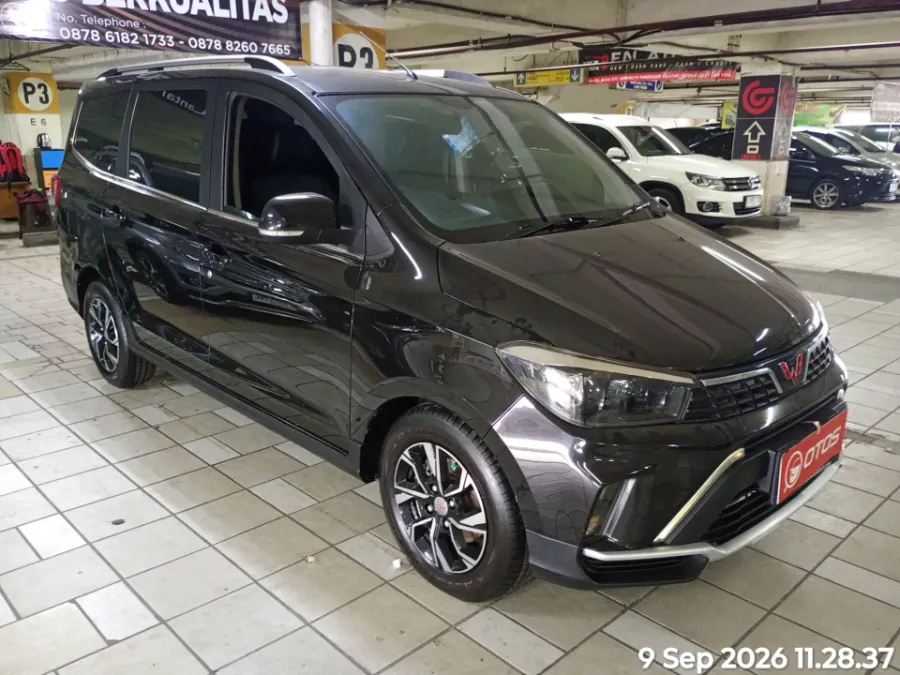 Foto Mobil Bekas Kanan Depan Wuling Confero S 1.5 C tahun 2021