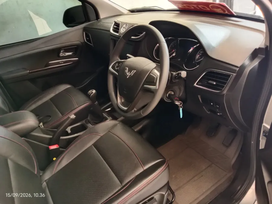 Foto Mobil Bekas Kabin Depan Wuling Confero S 1.5 L tahun 2024
