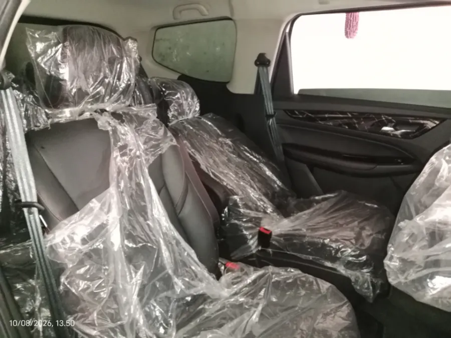 Foto Mobil Bekas Kabin Belakang Wuling Cortez 1.5 C T Lux tahun 2025
