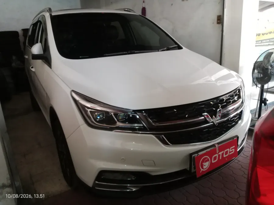 Foto Mobil Bekas Kanan Depan Wuling Cortez 1.5 C T Lux tahun 2025