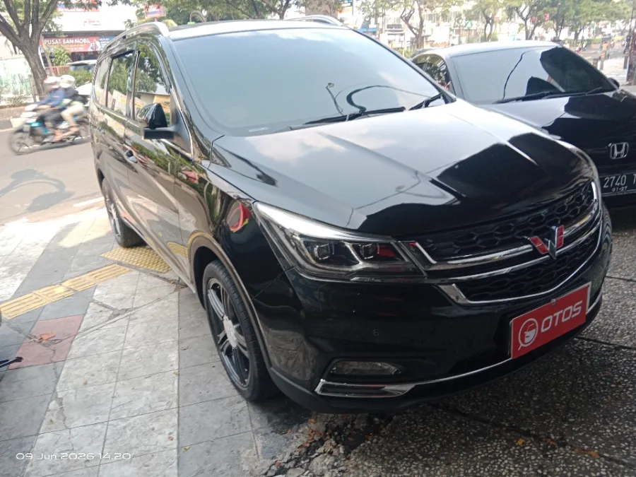 Foto Mobil Bekas Kanan Depan Wuling Cortez 1.5 S T Lux tahun 2019