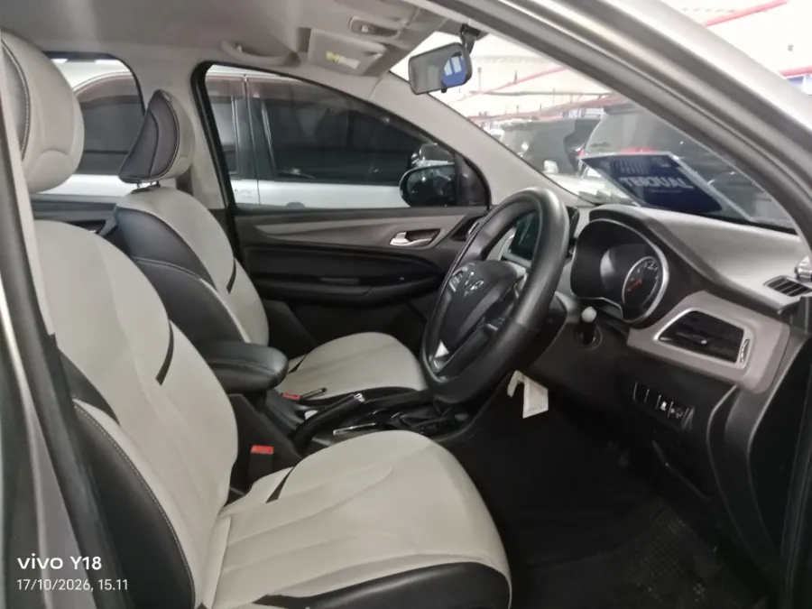 Foto Mobil Bekas Kabin Depan Wuling Cortez 1.5 S T Lux tahun 2021
