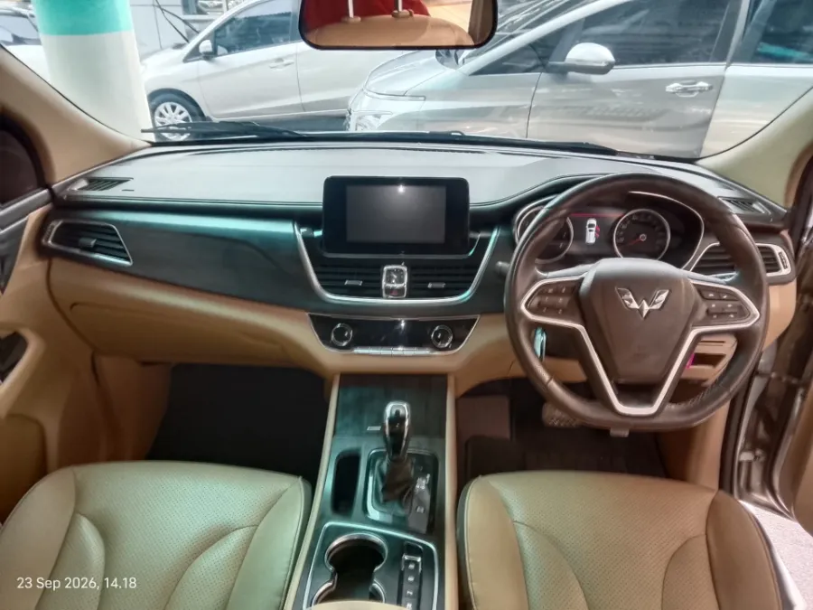 Foto Mobil Bekas Dashboard Wuling Cortez 1.8 L Lux AMT tahun 2018