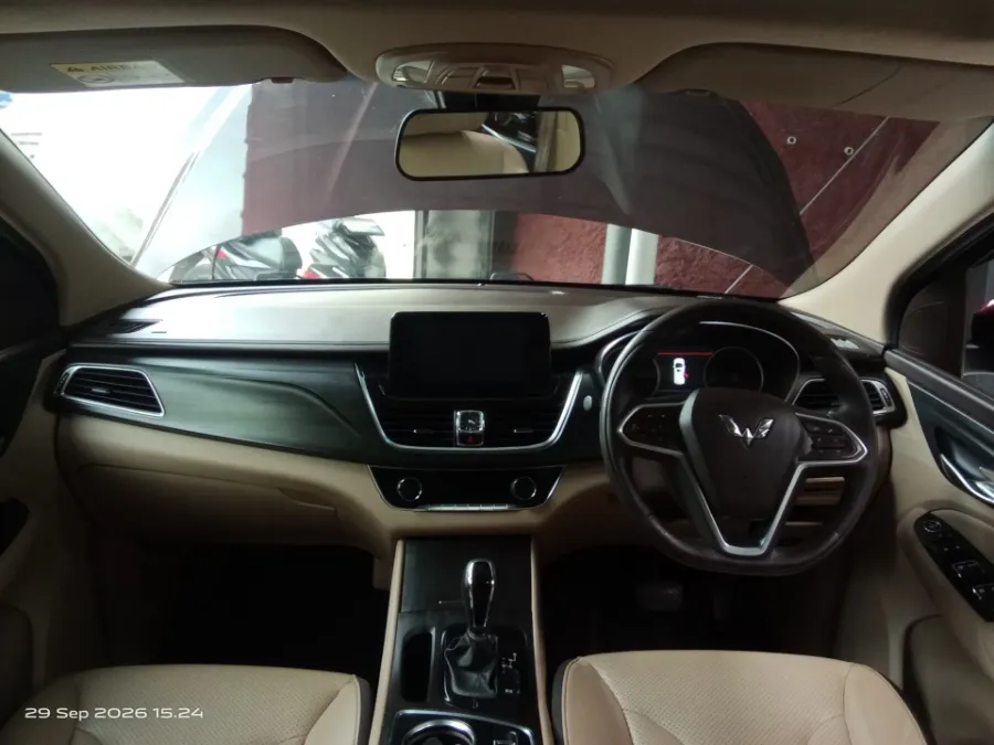 Foto Mobil Bekas Dashboard Wuling Cortez 1.8 L Lux AMT tahun 2018