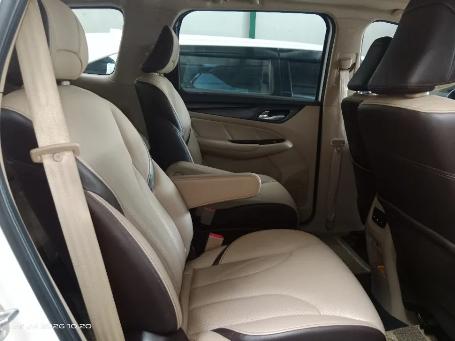 Foto Mobil Bekas Kabin Belakang Wuling Cortez 1.8 L Lux AMT tahun 2018