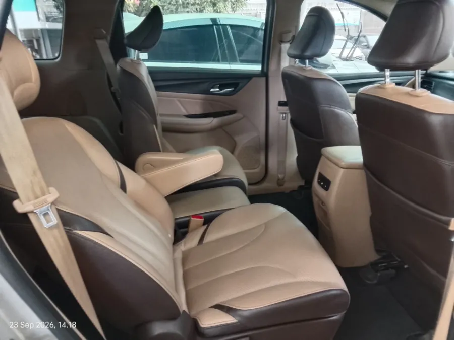 Foto Mobil Bekas Kabin Belakang Wuling Cortez 1.8 L Lux AMT tahun 2018