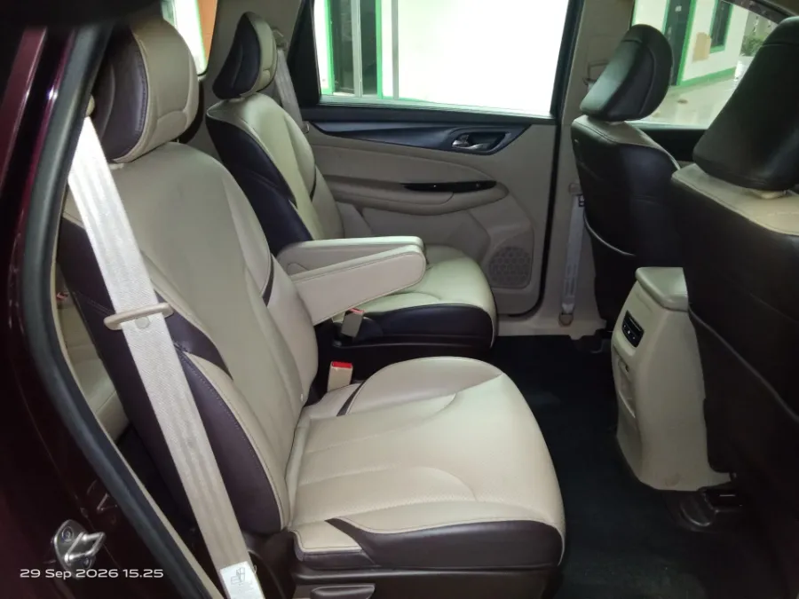 Foto Mobil Bekas Kabin Belakang Wuling Cortez 1.8 L Lux AMT tahun 2018