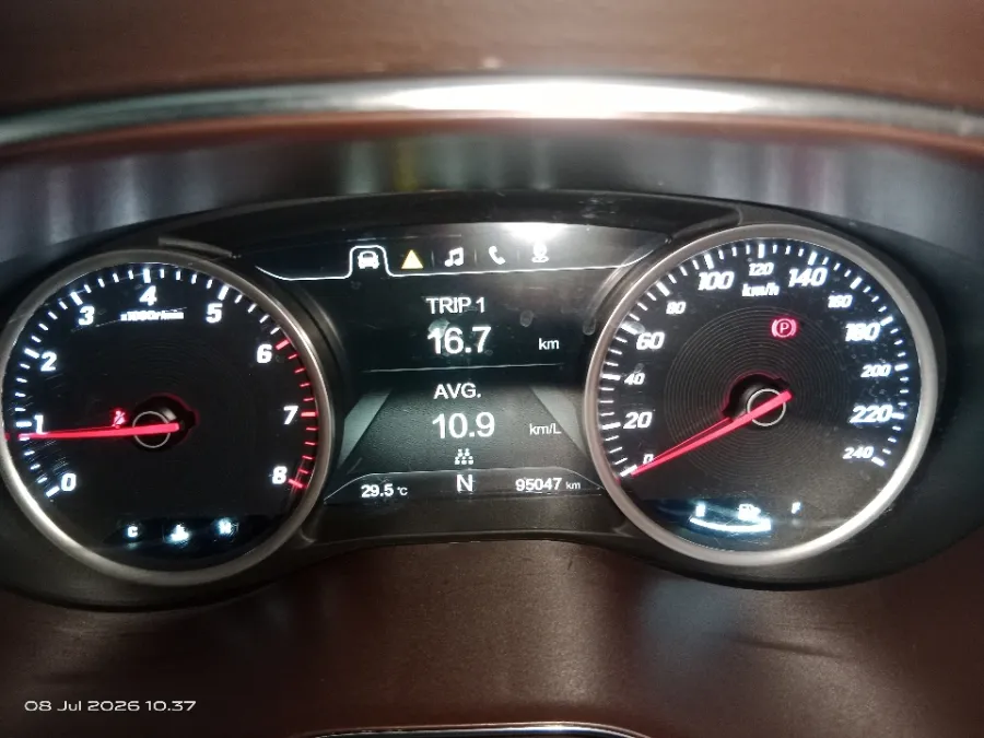 Foto Mobil Bekas Odometer Wuling Cortez 1.8 L Lux AMT tahun 2018