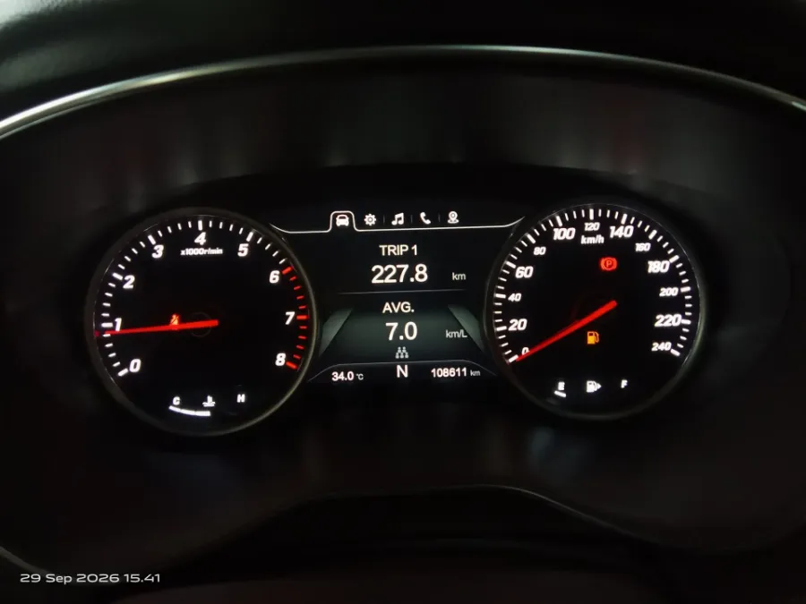 Foto Mobil Bekas Odometer Wuling Cortez 1.8 L Lux AMT tahun 2018