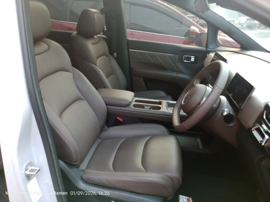 Foto Mobil Bekas Kabin Depan Wuling Darion EV EX tahun 2025