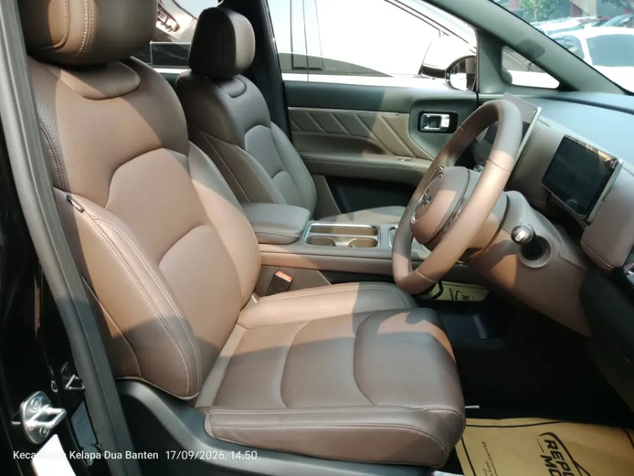 Foto Mobil Bekas Kabin Depan Wuling Darion PHEV 1.5 EX tahun 2026